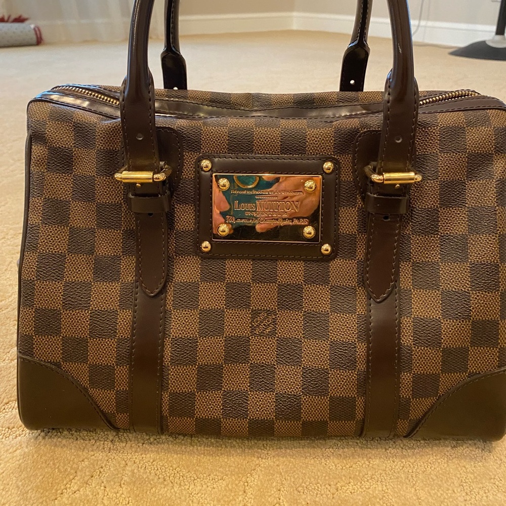 Louis Vuitton - Picture 1 of 6
